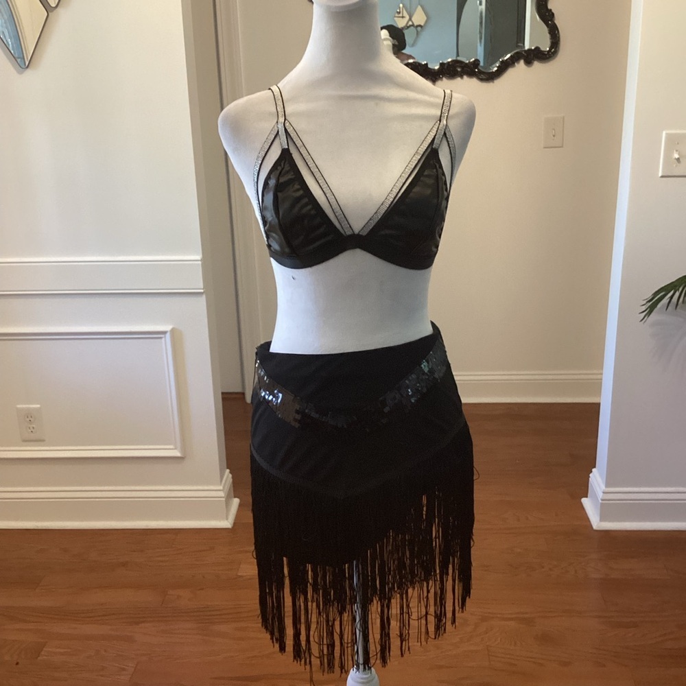 Sequin Fringe Mini Skirt (SIZE: MEDIUM - LARGE - X-LARGE)